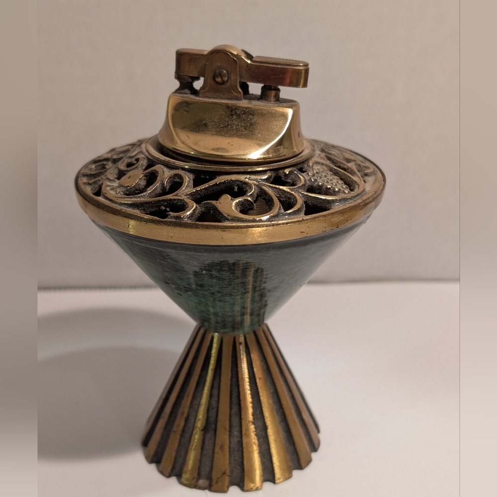 An Art Deco vintage table lighter, a mid-century modern design.